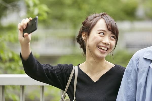 それだけはやめてくれ！彼氏に本気で嫌がられる「SNS」でのNG行動