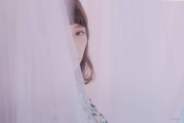 それ、間違ってない？「彼の顔を見て話す」と「彼の顔色を伺いながら話す」の差