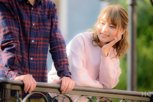 ボディタッチを手や腕にしてくる男性の心理とほんとうの意味とは