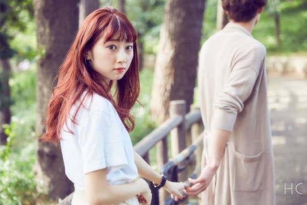 尽くすだけではNG？！「尽くし過ぎ女子」に男性からの警告