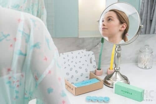 キスマークは隠すべき！緊急で隠したいときの効果的な方法