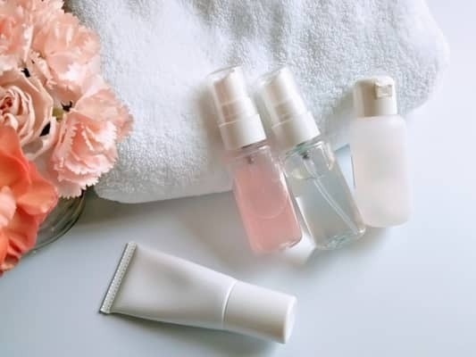 見せるならキレイなうなじ！首周りや背中の肌ケア方法