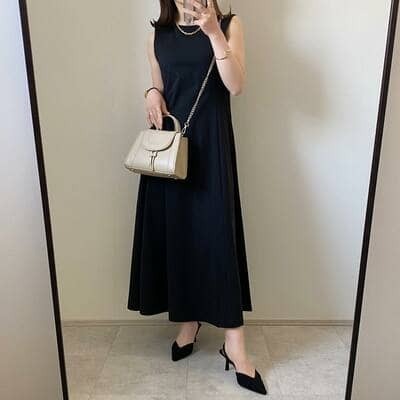 【ユニクロ】が本気出してきた。「機能面もシルエットもヤバすぎる」大人女子はみんな絶対買ってほしい「細見えワンピース」