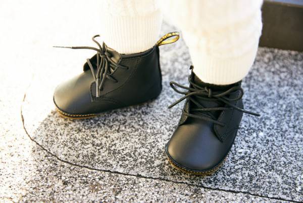 「ドクターマーチン」に注目！ ベビーからパパまで、家族みんなが履ける名品ブーツ