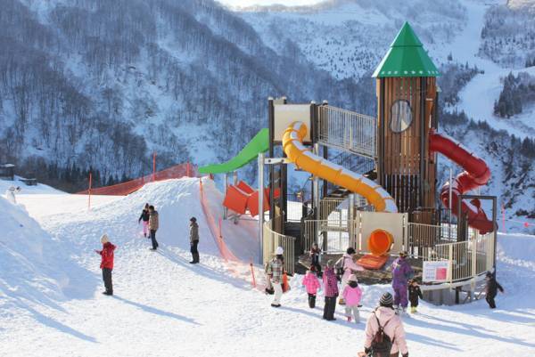 まだ間に合う！ 雪遊びにおすすめ キッズパークのあるスキー場