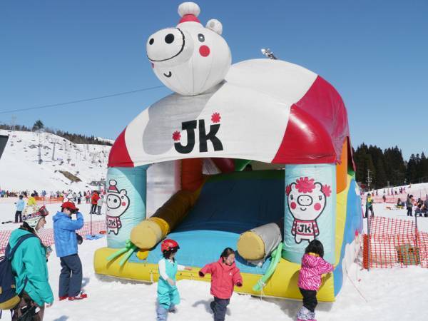 まだ間に合う！ 雪遊びにおすすめ キッズパークのあるスキー場