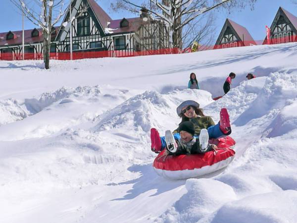 まだ間に合う！ 雪遊びにおすすめ キッズパークのあるスキー場