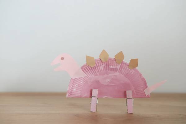 【kinakoさん 親子工作アイディア】紙皿と洗濯ばさみでつくる「ジュラシックパーク」