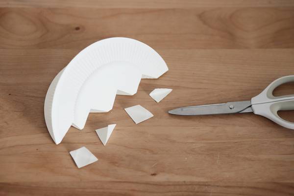 【kinakoさん 親子工作アイディア】紙皿と洗濯ばさみでつくる「ジュラシックパーク」