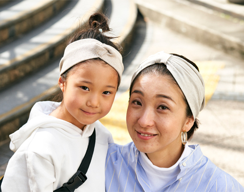 ママもキッズも！ 春のおしゃれを格上げするヘアバンドコーデ