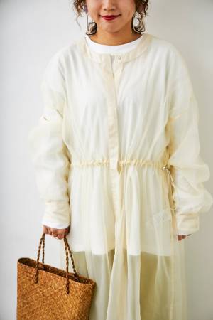 “シースルー素材”で叶う！ おしゃれなママのトレンドコーデ