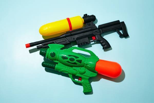 手軽に遊ぼう！ ワンコインで買える水遊びグッズ