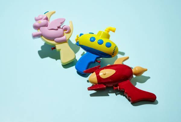 手軽に遊ぼう！ ワンコインで買える水遊びグッズ