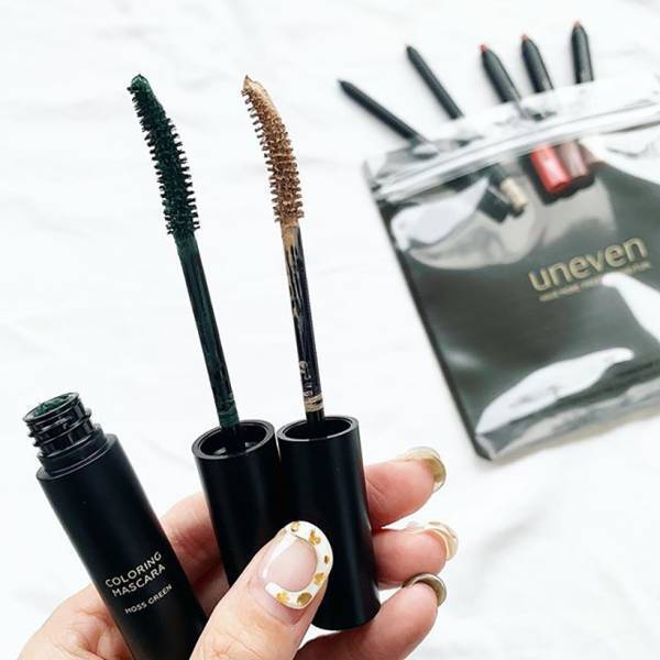 ニットに似合う！「uneven」のベージュマスカラでつくる抜け感メイク