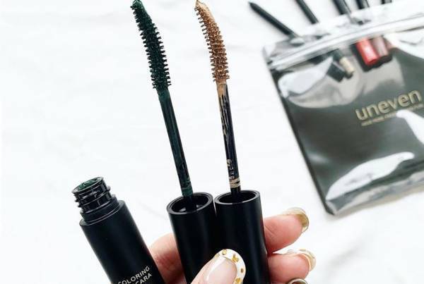 ニットに似合う！「uneven」のベージュマスカラでつくる抜け感メイク