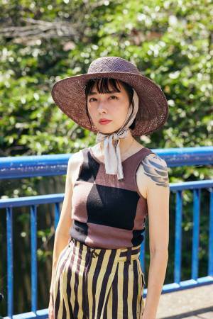 帽子をプラスして夏コーデを格上げ♪ バケットハット＆麦わら帽子