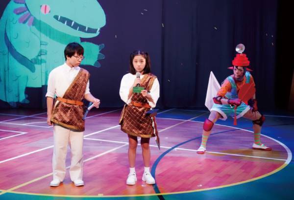 親子で演劇を観に行こう！ 範宇遊泳・山本卓卓さん & 坂本ももさんに聞いた、観劇の楽しみ方