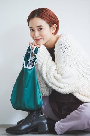 ［HugMug最新号付録］宮城 舞×GLOBAL WORK フリルバッグをチェック！