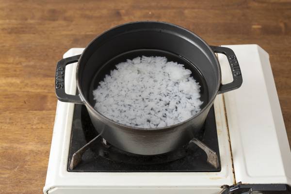 離乳食初期（ゴックン期・生後5～6ヵ月頃） 量や進め方は？ おすすめレシピを紹介