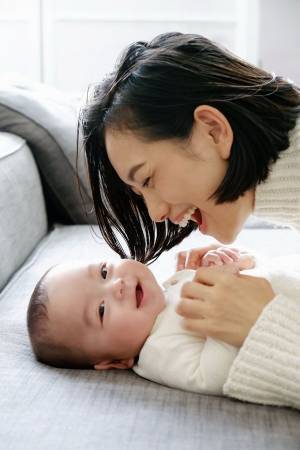 【連載】モデル・武智志穂の沖縄でのんびり双子育児 Vol.4「離乳食に必要なアイテム」