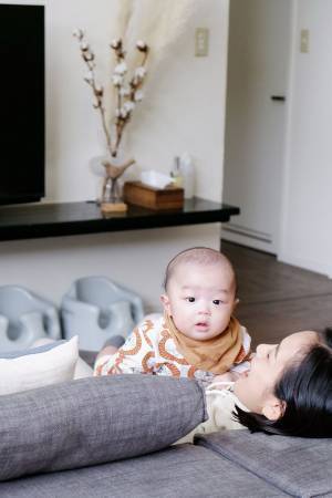 【連載】モデル・武智志穂の沖縄でのんびり双子育児 Vol.4「離乳食に必要なアイテム」