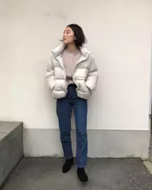 【ファッショントレンド】 極寒の今着たい「白ダウン」＆春気分の「フリル襟」