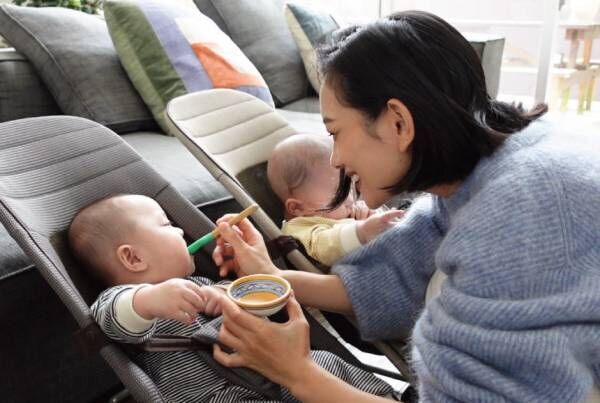 連載 モデル 武智志穂の沖縄でのんびり双子育児 Vol 5 ついに離乳食がスタート おすすめのベビーフードも 21年1月25日 ウーマンエキサイト 1 4