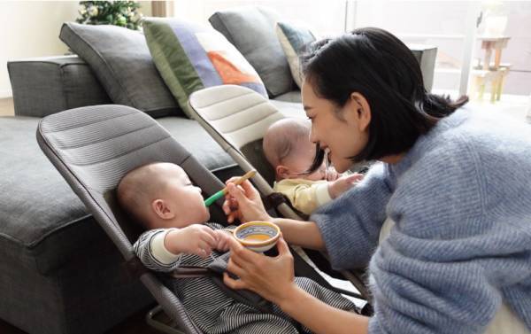 【連載】モデル・武智志穂の沖縄でのんびり双子育児 Vol.5「ついに離乳食がスタート！ おすすめのベビーフードも」
