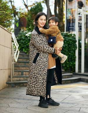 おしゃれママはどんなスニーカーを履いている？ トレンドのハイテク、コラボものなどなど…