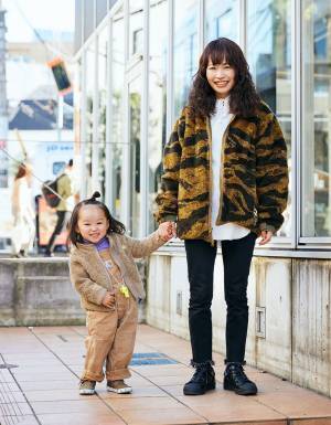 おしゃれママはどんなスニーカーを履いている？ トレンドのハイテク、コラボものなどなど…