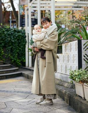 おしゃれママはどんなスニーカーを履いている？ トレンドのハイテク、コラボものなどなど…