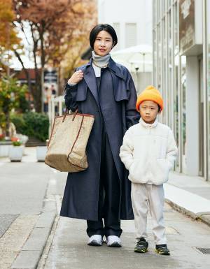 おしゃれママはどんなスニーカーを履いている？ トレンドのハイテク、コラボものなどなど…