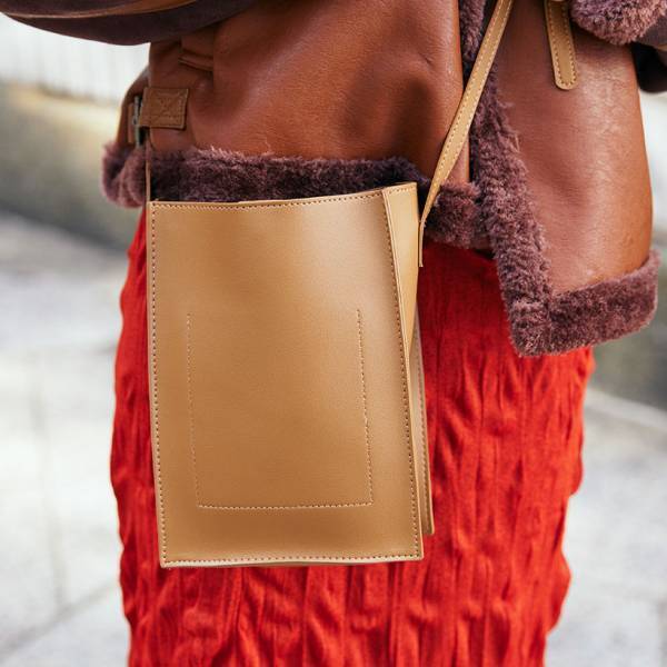 おしゃれママが愛用している【ミニショルダーバッグ】 レザーやサコッシュなど