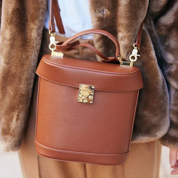 おしゃれママが愛用している【ミニショルダーバッグ】 レザーやサコッシュなど