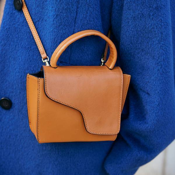 おしゃれママが愛用している【ミニショルダーバッグ】 レザーやサコッシュなど