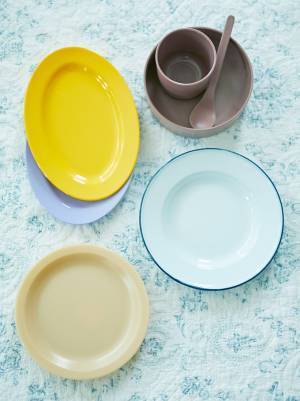 気になるあの人の食器棚＆本棚見せて！ vol.2【食器棚／アパレル商品企画・南村麻美さん】