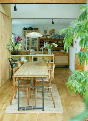 気になるあの人の食器棚＆本棚見せて！ vol.1【食器棚／farver オーナー・渡辺安樹子さん】