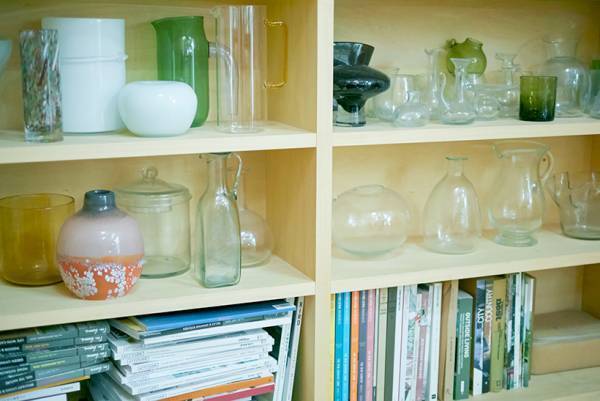 気になるあの人の食器棚＆本棚見せて！ vol.1【食器棚／farver オーナー・渡辺安樹子さん】