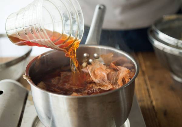 お家で草木染めにチャンレンジ！ Tシャツやマスクを染めてみよう！