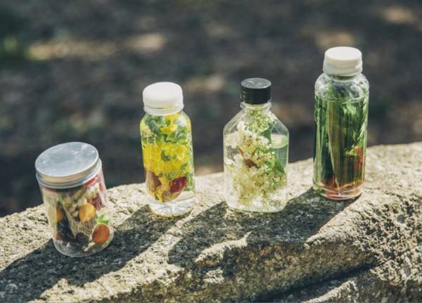 キャンプや公園でできる！ 自然の素材を使った工作遊び6選