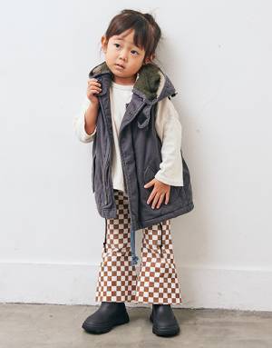 ブラウンが挿し色のモノトーンコーデ | HugMug