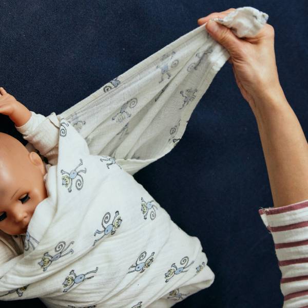 【動画と写真で解説！】おくるみの巻き方 月齢別の巻き方＆おすすめのおくるみ5選
