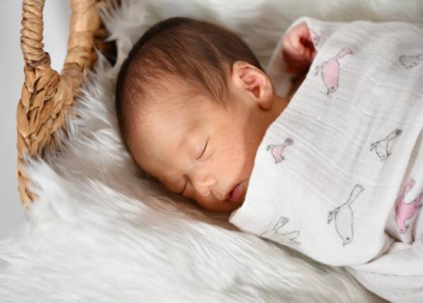 【動画と写真で解説！】おくるみの巻き方 月齢別の巻き方＆おすすめのおくるみ5選