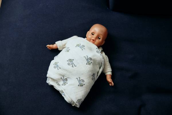 【動画と写真で解説！】おくるみの巻き方 月齢別の巻き方＆おすすめのおくるみ5選