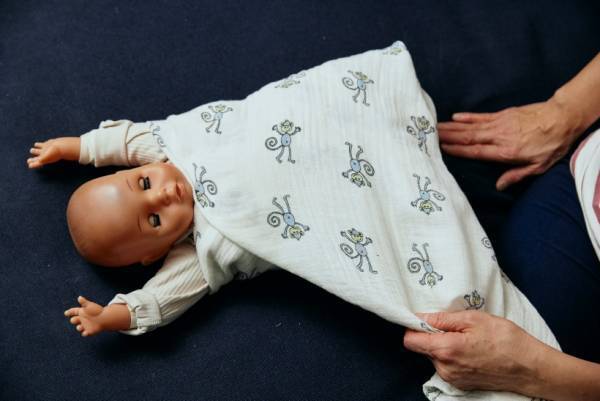 【動画と写真で解説！】おくるみの巻き方 月齢別の巻き方＆おすすめのおくるみ5選