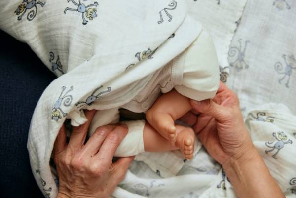【動画と写真で解説！】おくるみの巻き方 月齢別の巻き方＆おすすめのおくるみ5選