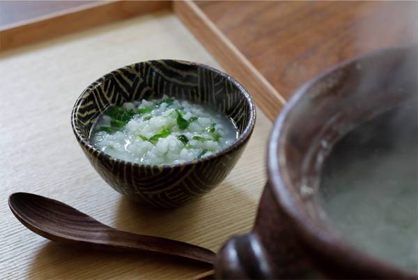 七草粥はいつ、なぜ食べるの？ 子どもも食べられる七草粥のアレンジレシピ5