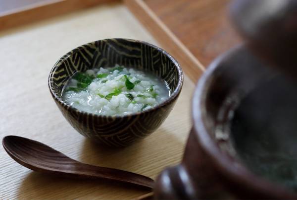 七草粥はいつ、なぜ食べるの？ 子どもも食べられる七草粥のアレンジレシピ5