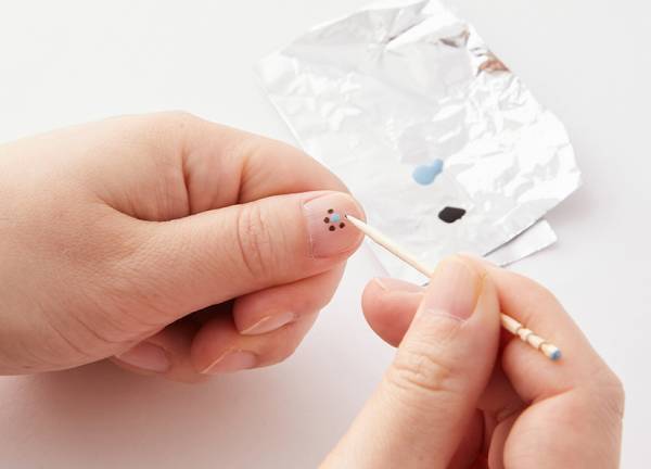 爪先から春を先取り！ すぐマネできるセルフネイル10選