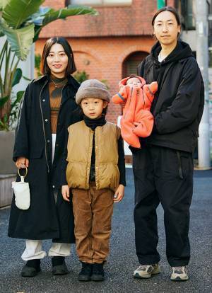 ブラックベースにブラウンを挿したファミリーコーデ